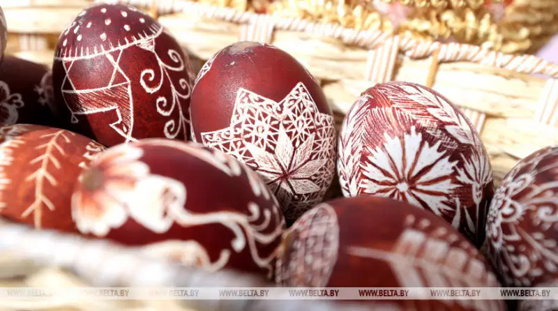 S tradicijami pisanki i drapanok znakomjat na praktikume po rospisi pashalnyh jaic v mogileve 627fed5.jpg