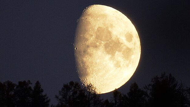 Nad rossiej vzoshla jarko oranzhevaja luna ae41ef3.jpg