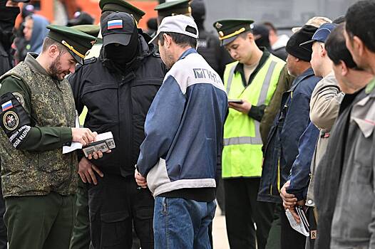 Pod moskvoj migranty perekryli dorogu voennomu transportu s gruzom dlja soldat 504c1ae.jpg