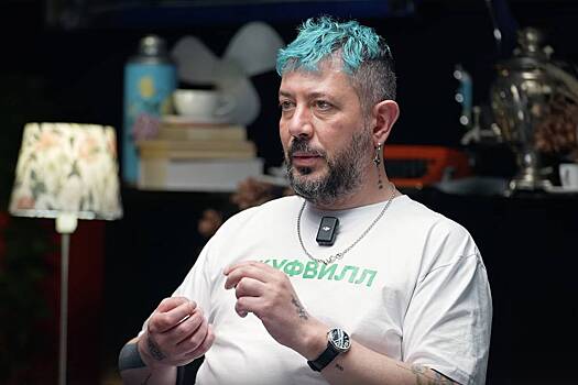 Artemij lebedev porezal svoju grin kartu ssha e506aba.jpg