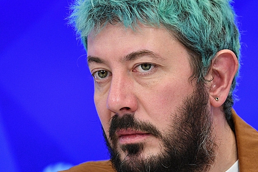 Artemij lebedev zajavil chto kazhdyj den vypivaet dve butylki vina 9faa795.jpg