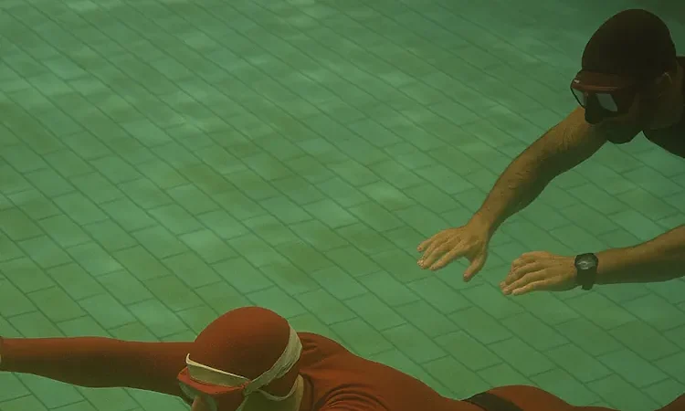 Школа фридайвинга: освоение глубин через тренировки в бассейне и открытой воде