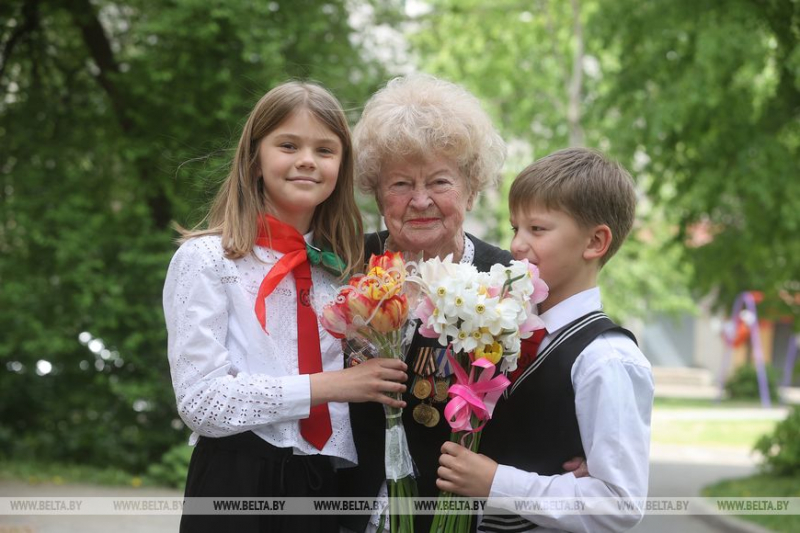 "Ведут наши завоевания вперед". В Гродно накануне 9 Мая поздравили ветерана ВОВ Валентину Баранову