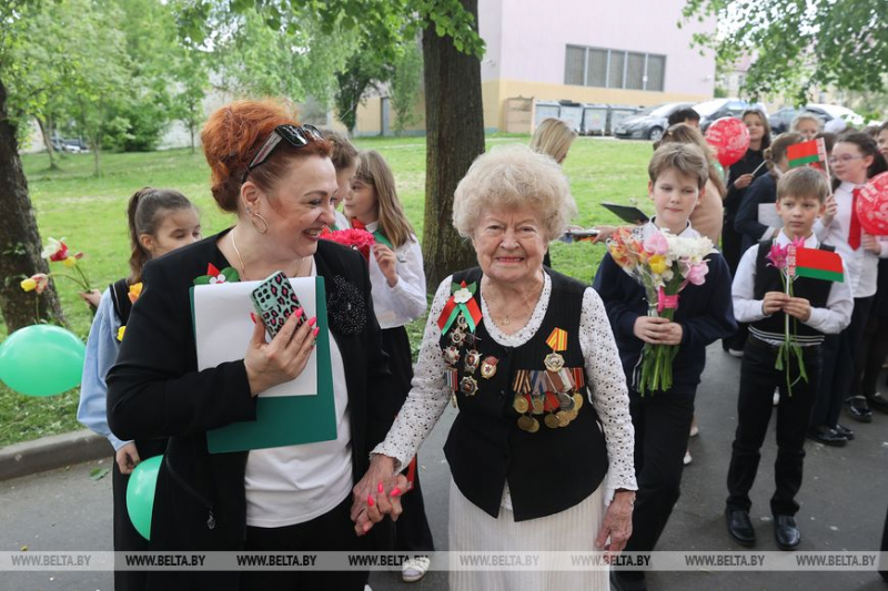 "Ведут наши завоевания вперед". В Гродно накануне 9 Мая поздравили ветерана ВОВ Валентину Баранову