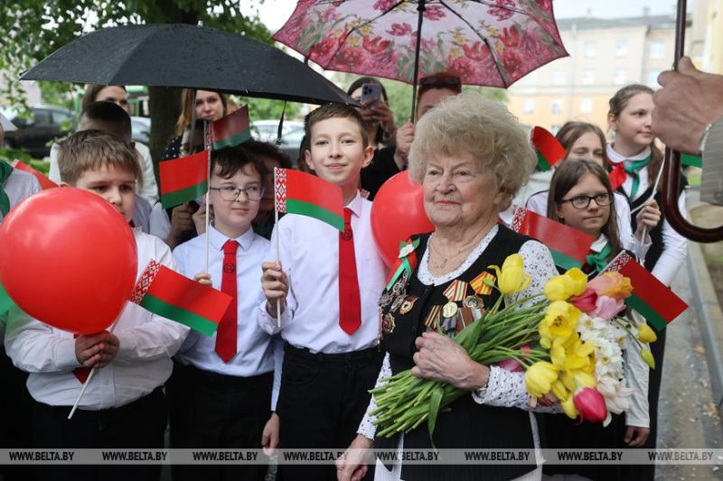 "Ведут наши завоевания вперед". В Гродно накануне 9 Мая поздравили ветерана ВОВ Валентину Баранову