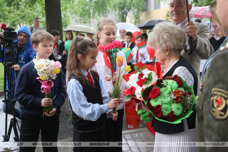 "Ведут наши завоевания вперед". В Гродно накануне 9 Мая поздравили ветерана ВОВ Валентину Баранову